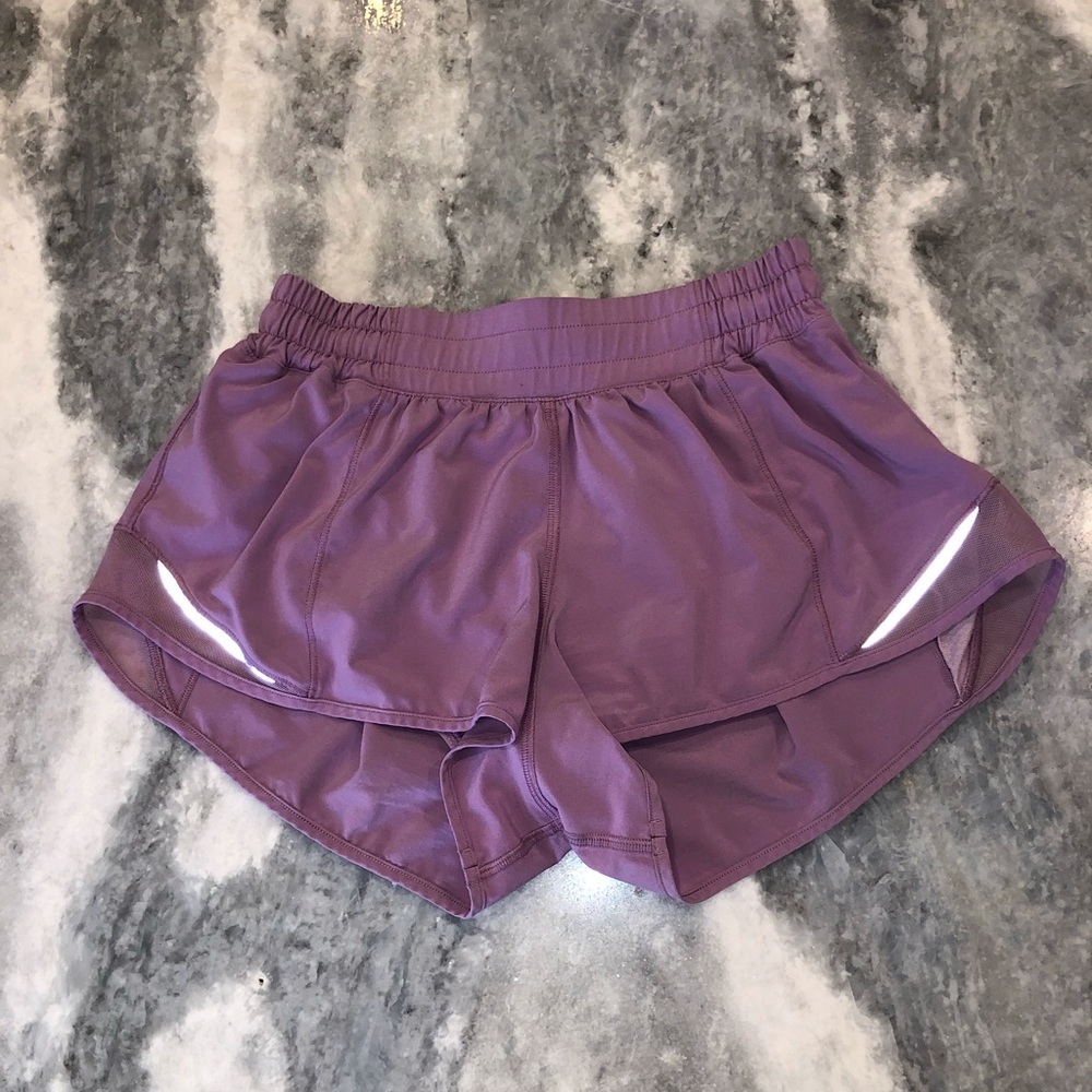 Lululemon Hotty Hot Low-Rise Lined Short 2.5” 4